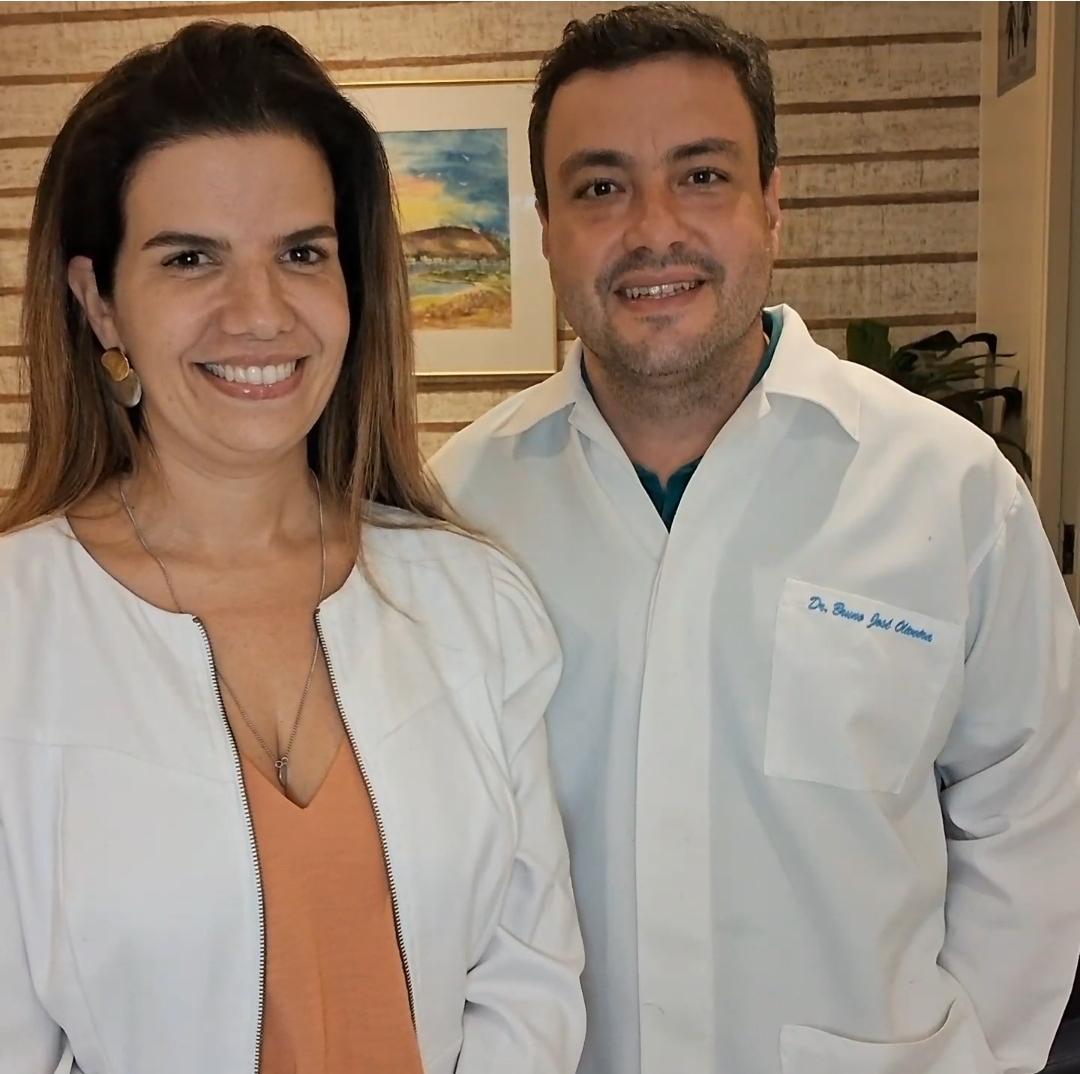 Dr. Bruno e Dra. Patrícia juntos na clínica